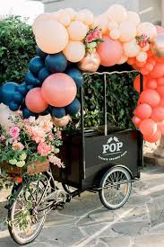 This Vibrant Popsicle Stand Has Us Dreaming Of A Summerwedding We Ll Take One Of Everything Casablancabridal Photography Three16photography Popsicl En 2020