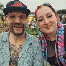 Carlyle Button (@carlyle.lynchbenjamin) • Facebook, Connect with friends