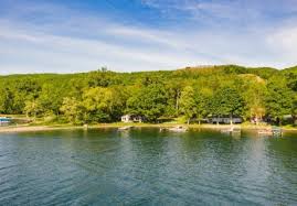 Whether you're planning a family vacation, a romantic getaway or a trip with friends, seneca lake is a great boat rental destination. Quiet Lakeside Cottage Keuka Lake Vacation Cottage New York Rental By Owner