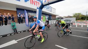 The tour de france ended on july 28, and if you watched all of the final podium ceremony, you may have seen four dignitaries (including belgian that marked the official handing over of the tour from brussels, belgium, which hosted the grand départ this year, to the french city of nice, which will host. Henin Beaumont Frederic Debusschere A Pris Le Depart De Son Tour De France Des Maladies Rares