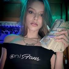 Danielle Peart's Instagram, Twitter & Facebook