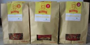 Eksperimen maicih seolah tak pernah ada matinya. Kripik Singkong Maicih Jualan Yu Monggo Dibeli