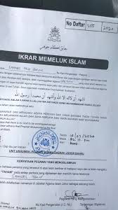 Syahādah (الشهادة), atau ucapan kepercayaan, adalah pernyataan kepercayaan dalam keesaan tuhan (allah) dan nabi muhammad sebagai rasulnya. Gadis Ucap Syukur Boyfriend Bertatu Akhirnya Lafaz Dua Kalimah Syahadah