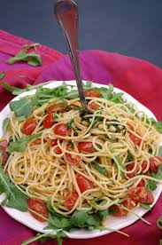 Rucola Tomaten Knoblauch Spaghetti Oder Warum Ich So Verliebt In Pasta Bin Rezepte Knoblauch Spaghetti Kochrezepte