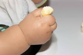 Am anfang liegen babys einfach da und können nicht einmal den kopf heben. Ab Wann Kann Mein Baby Banane Essen