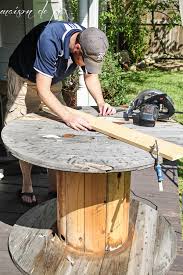 Find the center of all the circles using this handy tip that i learnt from handan over at the navage patch. Diy Industrial Spool Table Maison De Pax
