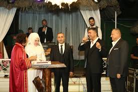 Süleyman özışık kızının düğünü ile ilgili haber, galeri ve video içerikleri. Sedat Peker Akrabam Olan Ayca Muzaffer Armagan In Dugun Facebook