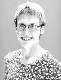 Leona Tracy's Instagram, Twitter & Facebook