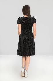 En utrolig smuk og forførende sort glitter kjole med flot bølgende mønster og glitrende overflade. Kob Glitter Kjole Price 575 00
