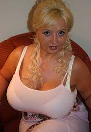 Busty Deelite Pics - 65 фото