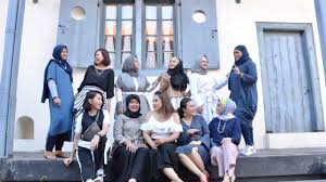 Semoga allah swt senantiasa meridhoi, memberikan kemudahan serta keselamatan bagi kita semua. 4 Ide Seru Acara Reuni Teman Sma Pamer Foto Paling Keren Di Sosmed Start From 2 Photo Photography Service