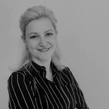 Jennifer Rieth's Instagram, Twitter & Facebook