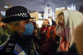 A british cop on tuesday admitted to raping and killing sarah everard after snatching her as she walked home in london. London Police Face Backlash After Dragging Mourners At Sarah Everard Vigil Reuters Com