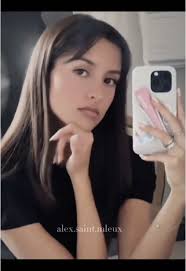 Captivating Beauty of Alexandra Saint Mleux