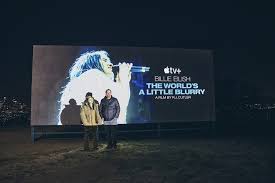 Your score has been saved for billie eilish: Billie Eilish Won T Be Anyone But Herself Elle Canada