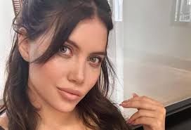 Wanda Nara grabó un video en una favela y sorprendió con su nuevo look