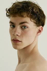 ESTERO — MODELS MILANO