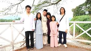 Comment must not exceed 1000 characters. A Very Humbling Experience Anuar Zain And Ellina Razak Reflect On The Classic Suasana Hari Raya Entertainment Rojak Daily