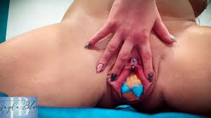 大山雀熟女和伸展的抽水猫