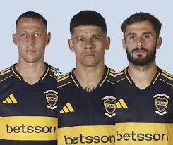 ?AHORA | Informa @Augustocesarok que Miguel Ángel #Russo decidió que MARCOS ROJO, CRISTIAN LEMA y MARCELO SARACCHI se cambien en OTRO VESTUARIO y entrenen APARTADOS DEL GRUPO. ?No fueron notificados por el