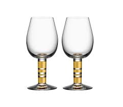 Här hittar du recept på enkla efterrätter som du kan förbereda och servera tjusigt i glas. 2