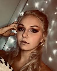 Val Michelle's Instagram, Twitter & Facebook