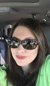 Lakme lip gloss gives shiny look