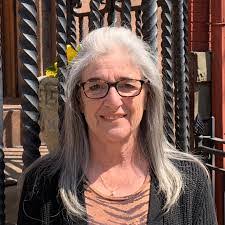 Noreen Mckee's Instagram, Twitter & Facebook