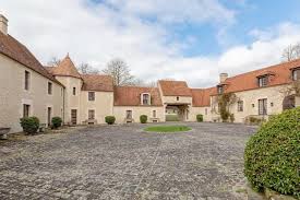 Découvrez notre large choix de maisons en vente dans l' orne. Aunou Le Faucon Dans L Orne Un Haras Exceptionnel A Vendre