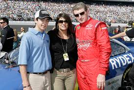Cindy Elliott Balances Life As Wife to Bill and Mom to Chase -  SpeedwayMedia.com