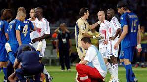 De nombreux compositeurs occidentaux prestigieux furent influencés par cet art, nottament. Zehn Jahre Nach Zidane Kopfstoss Materazzi Deckt Auf Fussball Sonstiges