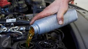 Dibuat dari bahan berjenis synthetic sehingga sangat direkomendasikan untuk berbagai. Mengisi Oli Terlalu Banyak Ternyata Berdampak Buruk Otomotif Liputan6 Com
