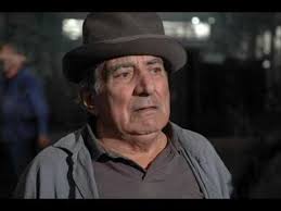 Secvenţă din emisiunea cafeneaua actorilor cu jean constantin şi gelu manolache în sceneta umoristică unde se duc muştele. R I P Jean Constantin Romanta Pensionarului Sarac Ripped Jeans Ripped Jean