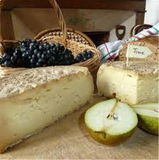 Du Lait Un Peu De Ferment Et De La Presure Quelques Astuces Et Vous Pouvez Vous Lancer Dans La En 2020 Comment Faire Du Fromage Faire Son Fromage Fromage Fait Maison