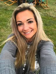 Marianne Whitlock's Instagram, Twitter & Facebook