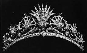 Boucheron Made This Beautiful Lotus Flower Tiara In 1876 Featuring Three Lotus Flowers On Eitherside Of A Larger Cent Royal Jewelry Vintage Tiara Royal Jewels