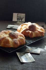 Sweet Sour Pan De Muerto Pan De Muerto Recetas De Postres Mexicanos Recetas De Comida