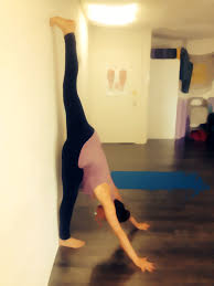 Urdhva Prasarita Eka Padasana Standing Split Against The Wall Healsci Yoga Anatomy Bodywork Sarasota Yoga Anatomy Yoga Poses Standing Split