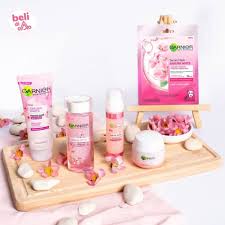 Setelah itu, gunakan sabun cuci muka yang terbaik. 10 Skincare Set Agar Wajah Glowing Dari Produk Lokal Sampai Korea