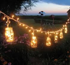 Effektvolle Gartenbeleuchtung Zum Selbermachen Oder Kaufen 25 Ideen Partybeleuchtung Lichterkette Garten Und Licht Im Garten