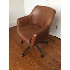 May 04, 2021 · ozellikle kis soguklarinda nasil bunu nasil becerebildiklerini dusunemedim cocuk tipidir, davranisidir. West Elm Helvetica Leather Office Chair Aptdeco