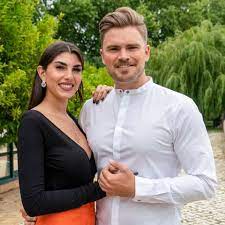 Check spelling or type a new query. Filiz Rose Yeliz Kocs Schwester Vom Vater Am Altar Stehen Gelassen Gala De