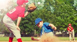 El sóftbol es un deporte que tambien se puede practicar sobre pasto sintetico. Softbol Que Es Reglas Y Como Se Juega A La Bola Suave