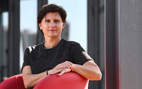09.11.2021 · la ministre des sports roxana maracineanu sera présente ce mardi soir au parc des princes pour assister à la rencontre de ligue des champions féminine opposant le psg au real madrid. Roxana Maracineanu Des Bassins Au Maroquin Le Parisien
