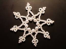 Ein Traumhaft Schoner Filigraner Perlenstern Von Mir Selbst In Liebevoll Weihnachten Ornamente Mit Perlen Perlen Basteln Bastelprojekte Weihnachtsdekoration