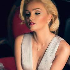 Pe Maria Constantin o ştie tot poporul, dar sora şi fratele lor nu sunt  foarte cunoscuţi. Îi e leită soţiei lui Marcel Toader!