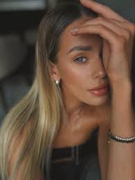 Hello everyone 👋 I going to move to Miami 1st of March. I'm Java  developer, my English is fluent and Spanish is intermediate. But war in  Ukraine influenced me as well and