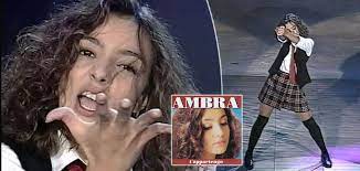 Ambra angiolini (born 22 april 1977, in rome) is an italian actress, tv host and singer. T Appartengo Compie 25 Anni Un Pezzo Cult Degli Anni 90 Video Spyit