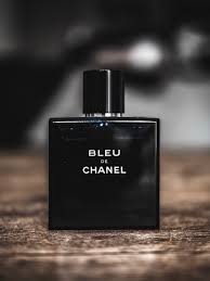 The eau de parfum came as a sample directly afterwards, because i really wanted to test it, especially with regard to the performance. Fragrance Review Bleu De Chanel Jay Mclaughlin Photographer