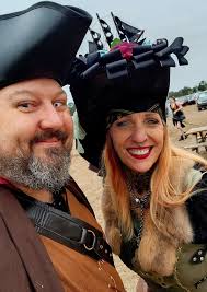 Back at the Renfest as Finn so you know I had to look for treasures, fight  monsters, and save some princesses ⚔️